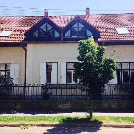 Horvath Apartmanhaz Kaposvar Bagian luar foto